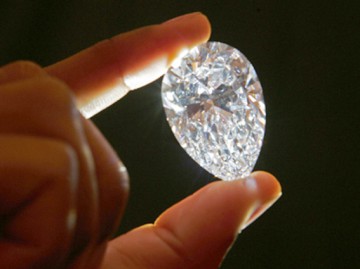 Un diamant s-a vândut la New York cu 22 de milioane de dolari
